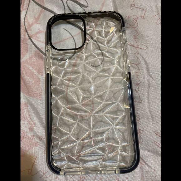 🆕 IPhone 11 PRO phone case, clear with black sides - Picture 3 of 3
